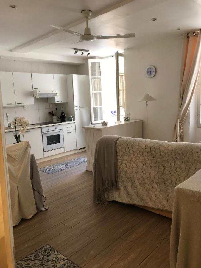 Studio Tt Equipe Parking Coeur Ville Sanary-sur-Mer Exterior foto
