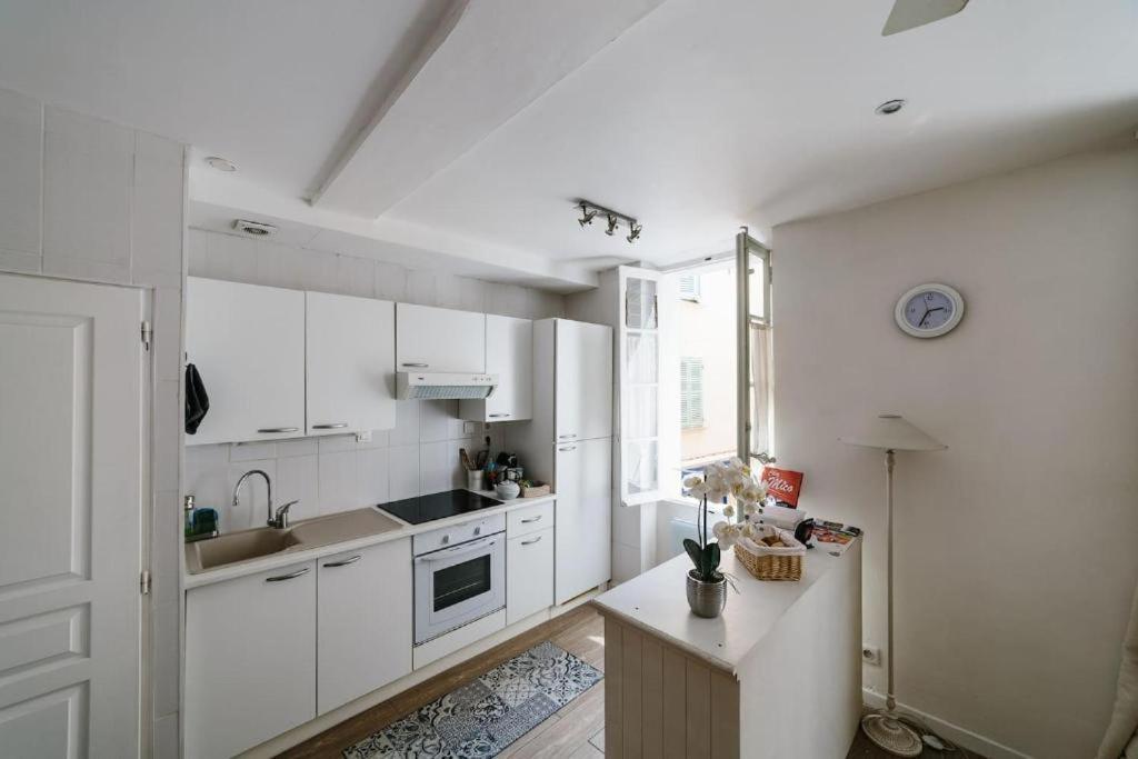 Studio Tt Equipe Parking Coeur Ville Sanary-sur-Mer Exterior foto